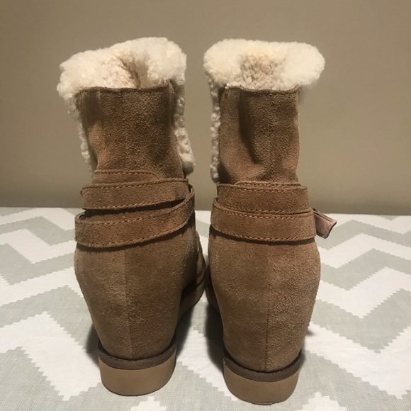 (NWOT) Tan Strapped Sherpa  Wedge Winter Boots  (8) - Picture 6 of 7